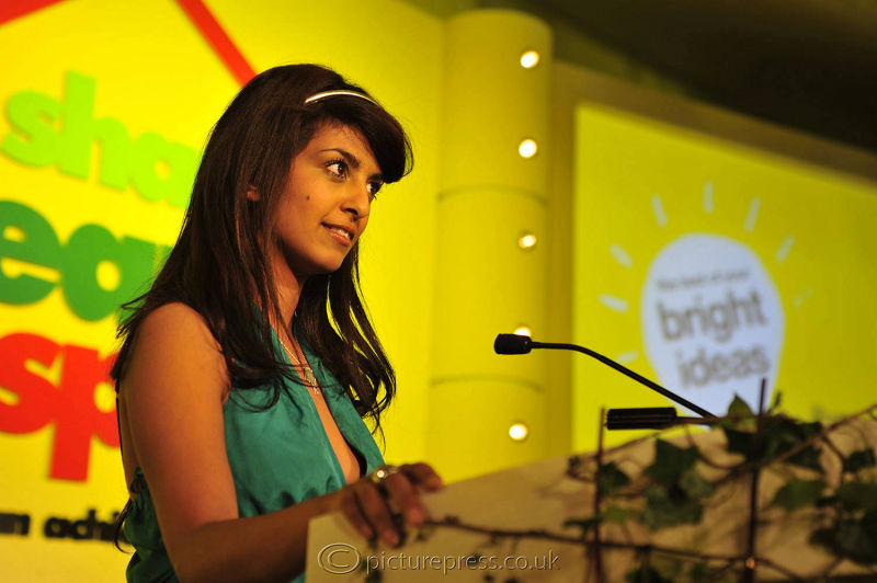 Konnie Huq presenter on stage at direct marketing conference.