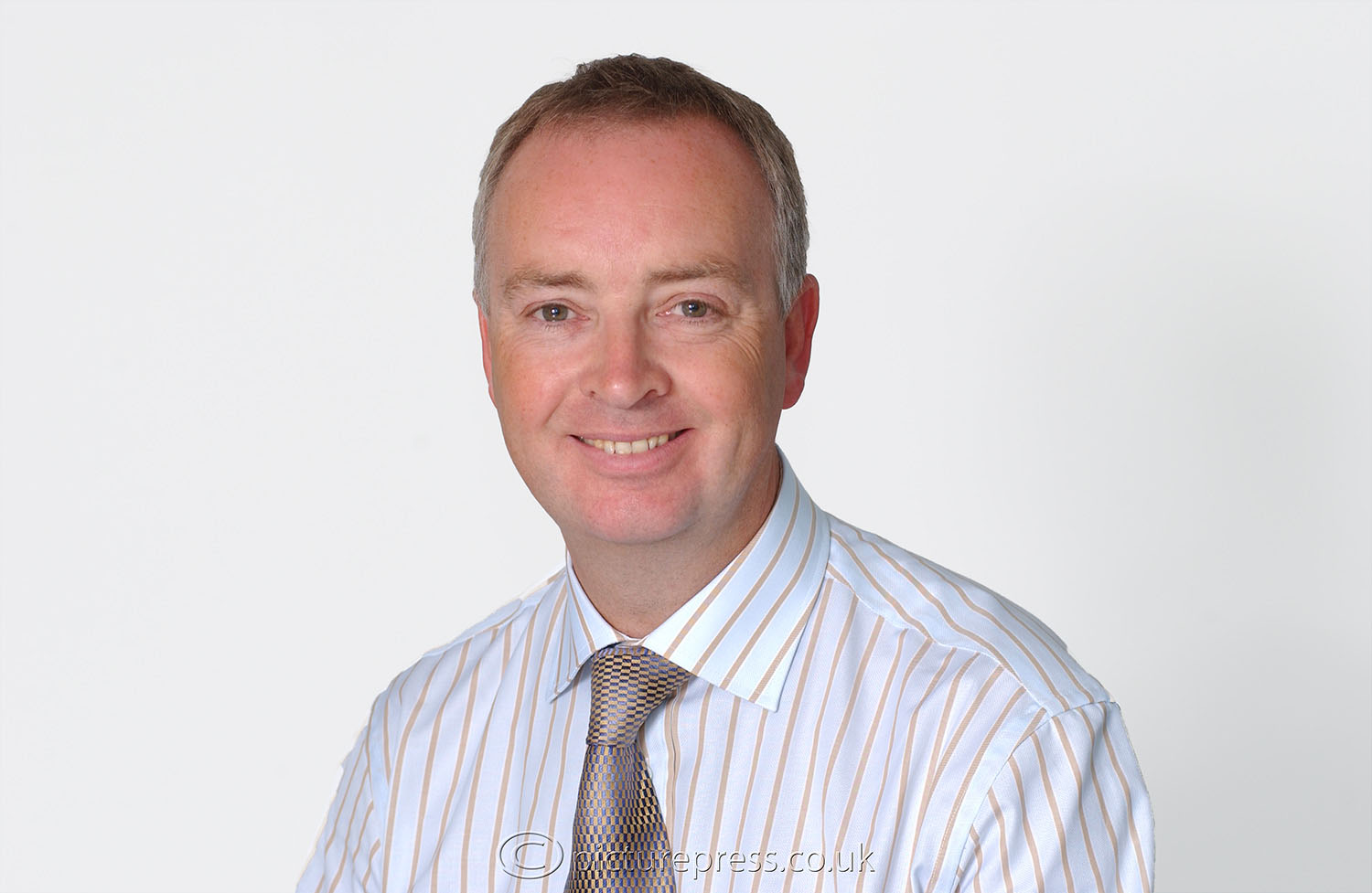 senior male executive office portrait, taken for web site by photographer mike kelly picturepress.