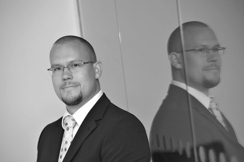 internal office headshot taken for press release by photographer mike kelly picturepress.